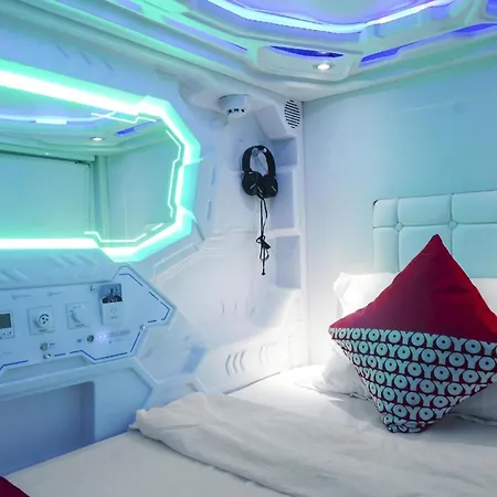 Super Oyo 91328 Fiducia Capsule Hotel Jakarta Bagian luar foto