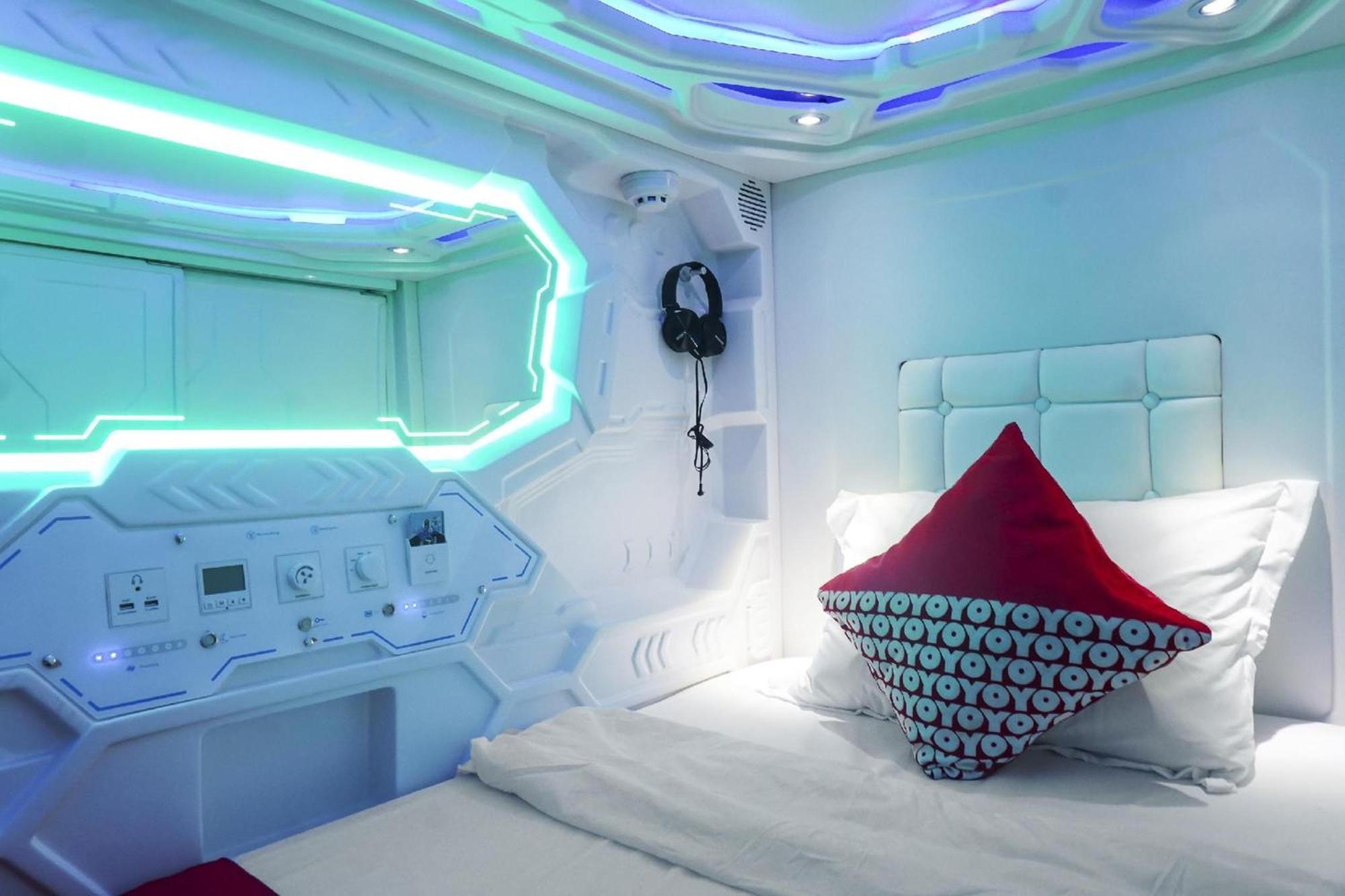 Super Oyo 91328 Fiducia Capsule 2* Jakarta